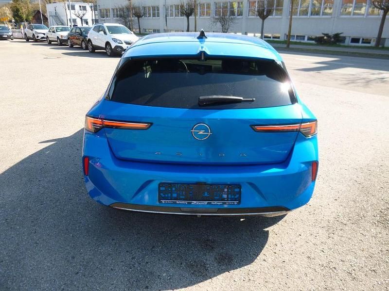 Używany Opel Astra Elegance 131 KM (96 kW) 2022 Niebieski Sedan/Limuzyna