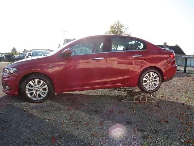 Gebraucht Fiat Tipo Lounge 95 PS (69 kW) 2017 Rot Limousine