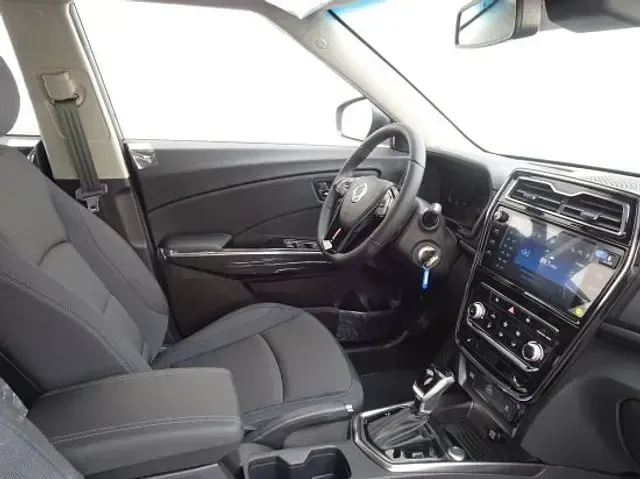 Gebraucht SsangYong Tivoli 163 PS (119 kW) 2021 Schwarz metallic SUV