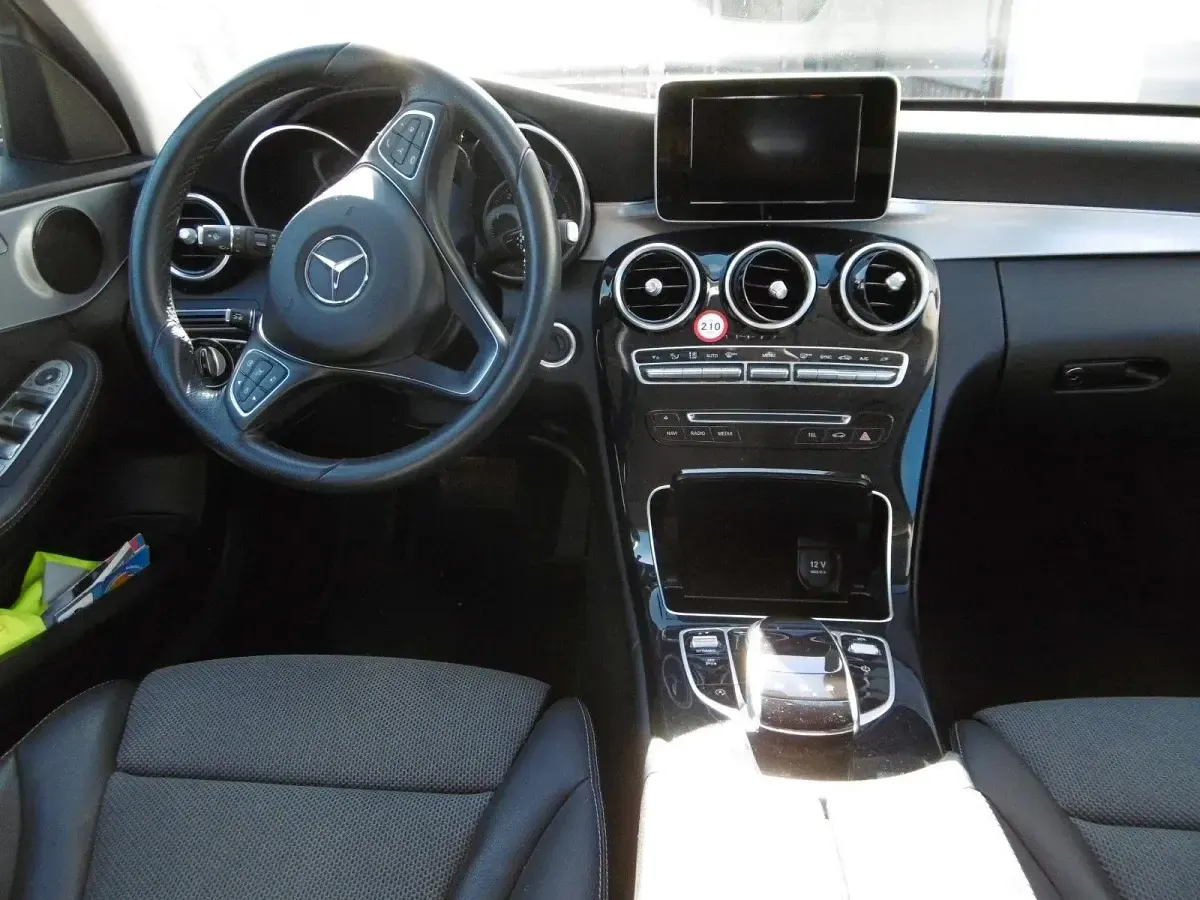 Gebraucht Mercedes C250 204 PS (150 kW) 2018 Blau Kombi