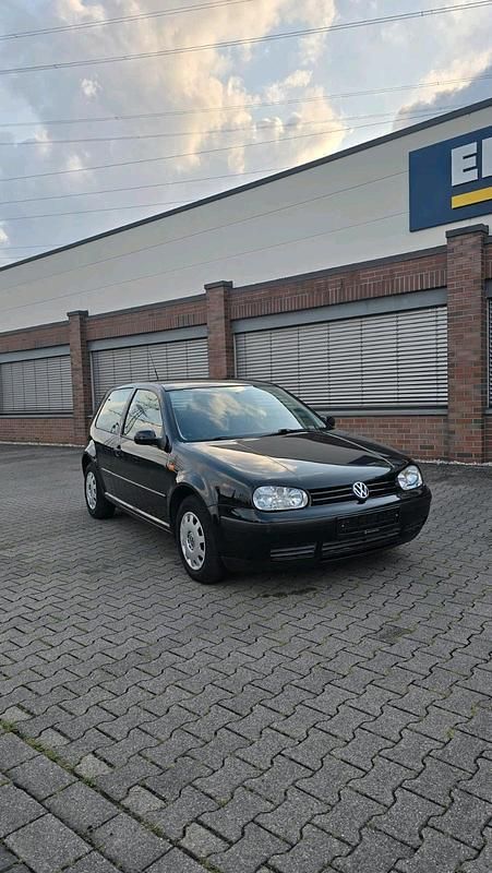Schwarz Gebraucht 1998 VW Golf IV Limousine | 2.200 € (Etwas zu teuer) - Bild 1/4