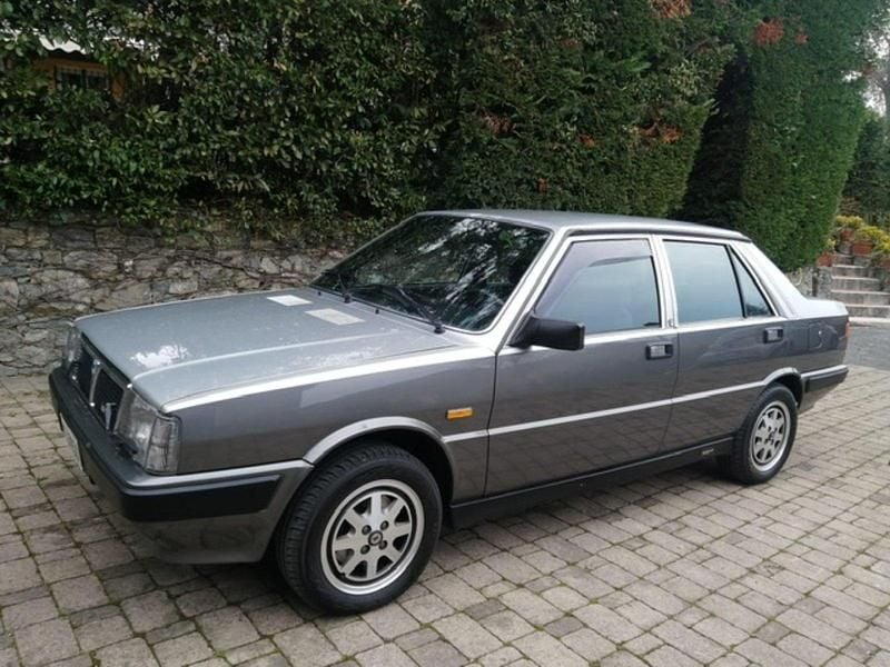 Grau Gebraucht 1988 Lancia Prisma Limousine | 9.200 € - Bild 1/4