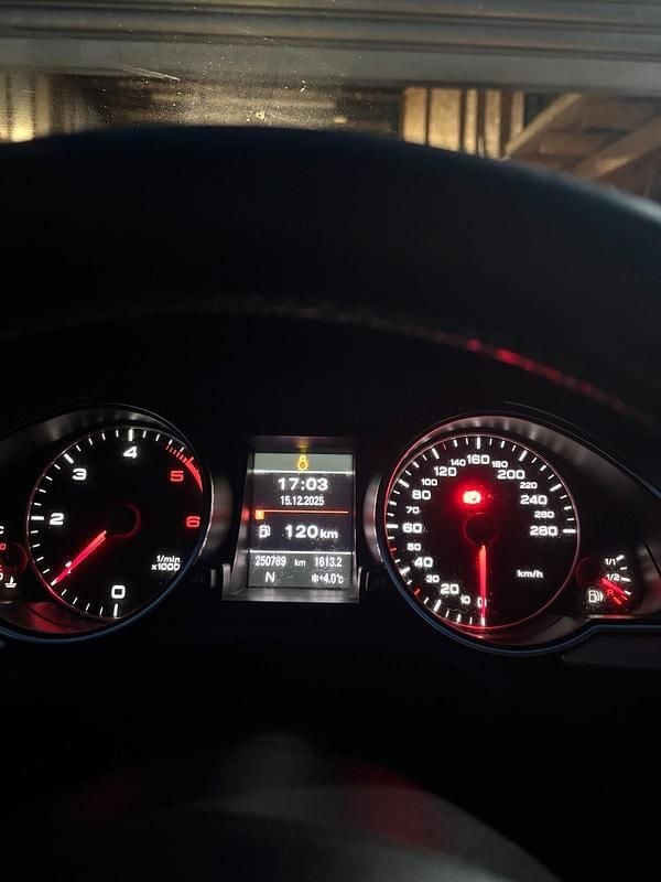 Schwarz Gebraucht 2011 Audi A5 Limousine | 7.000 € (Guter Preis) - Bild 1/4