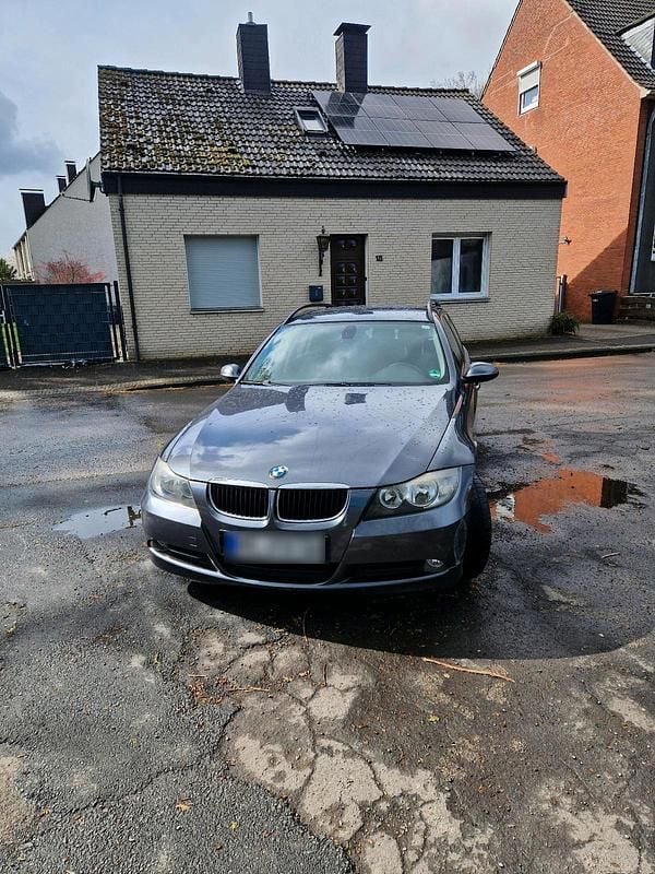 Gebraucht BMW 318 Basis 143 PS (105 kW) 2007 Grau Kombi