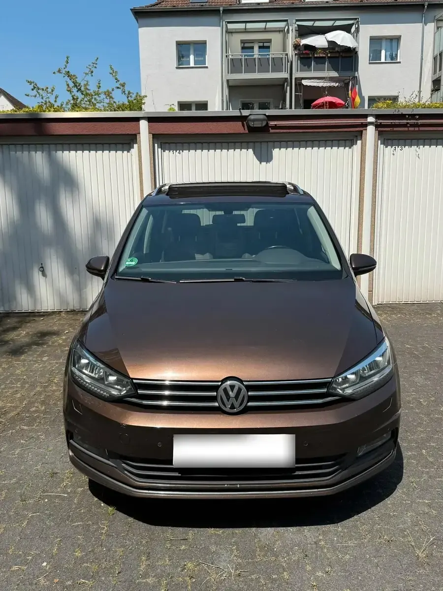Gebraucht VW Touran Highline 150 PS (110 kW) 2016 Braun Van / Kleinbus