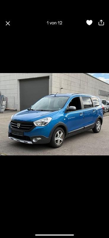 Blau Gebraucht 2015 Dacia Lodgy Stepway Van / Kleinbus | 7.299 € (Fairer Preis) - Bild 1/4