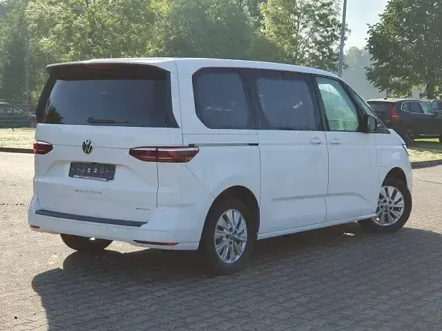 Używany VW Multivan Life 150 KM (110 kW) 2022 Biały Minivan