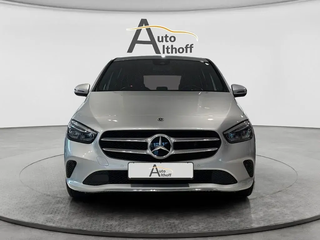 Gebraucht Mercedes B200 163 PS (119 kW) 2022 Silber Kleinwagen