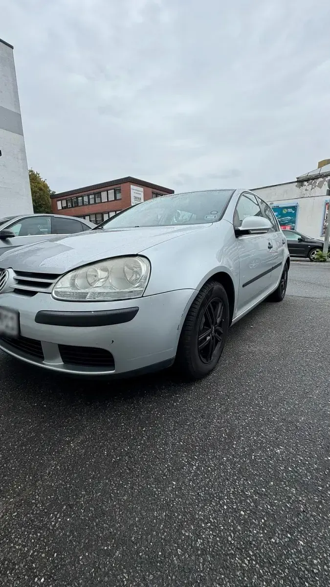 Gebraucht VW Golf V 80 PS (58 kW) 2005 Silber Kleinwagen