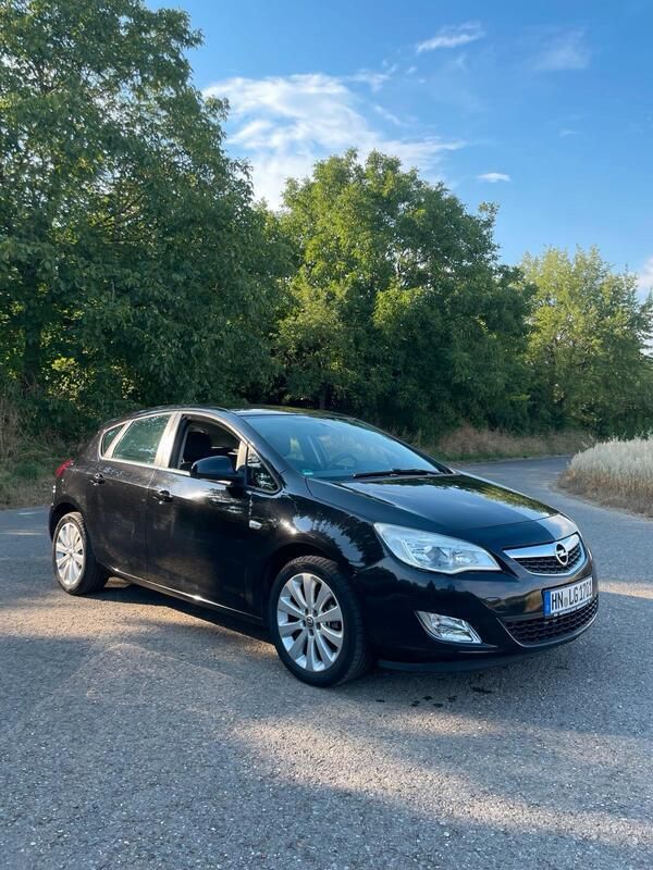 Schwarz Gebraucht 2010 Opel Astra Kleinwagen | 3.000 € (Fairer Preis) - Bild 1/4