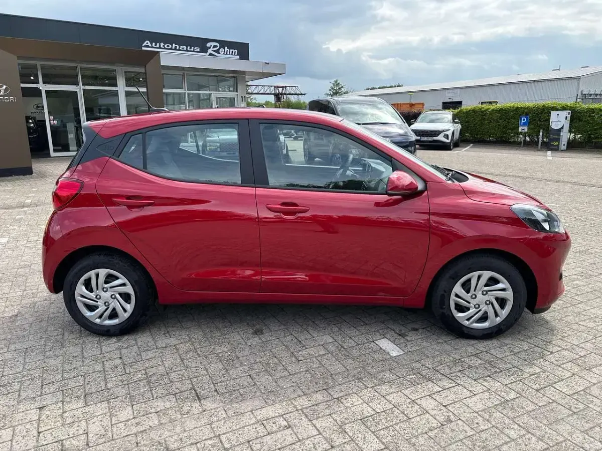 Neu Hyundai i10 63 PS (46 kW) 2025 Dragon red Kleinwagen