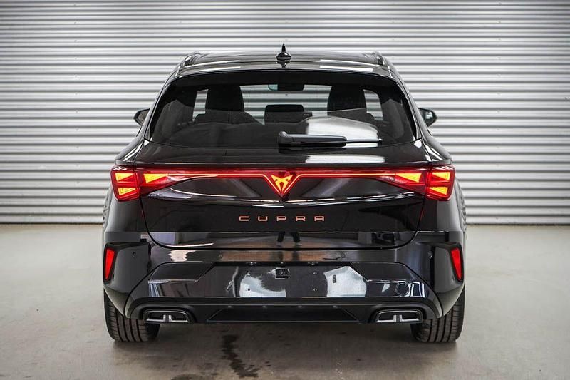 Nouă Cupra Leon 150 CP (110 kW) 2026 Negru Break