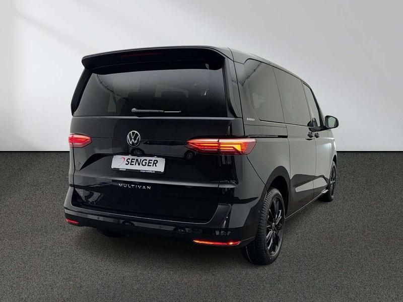 Neu VW Multivan 150 PS (110 kW) 2026 Deep black perleffekt Van