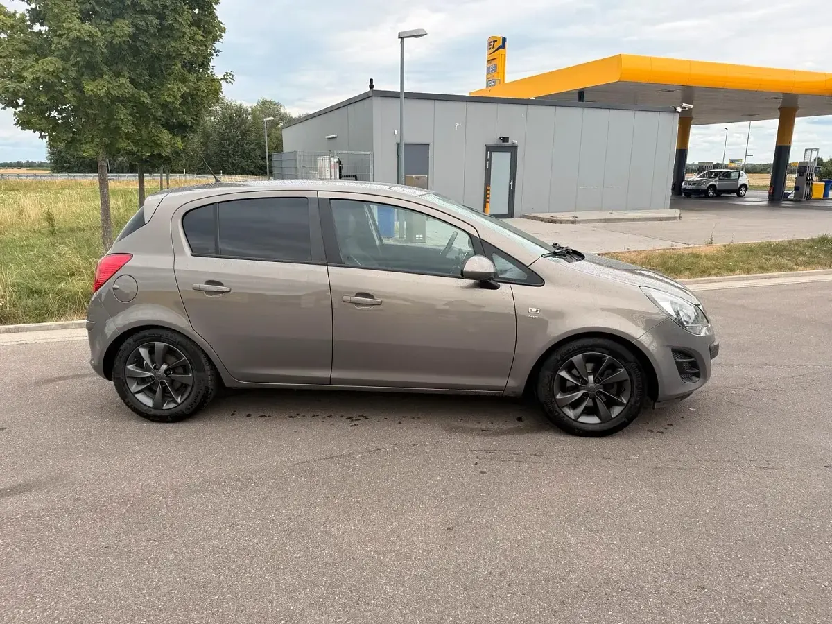 Gebraucht Opel Corsa 87 PS (63 kW) 2014 Andere farben Kleinwagen