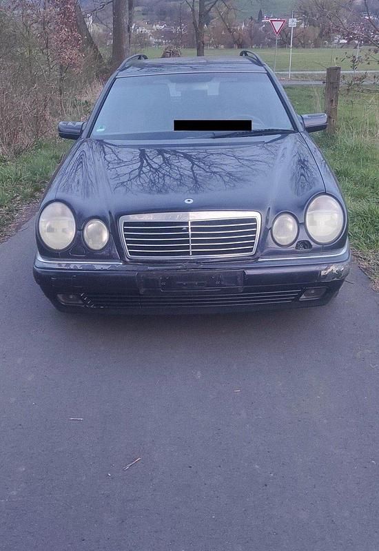 Gebraucht Mercedes E200 136 PS (100 kW) 1997 Violet Kombi