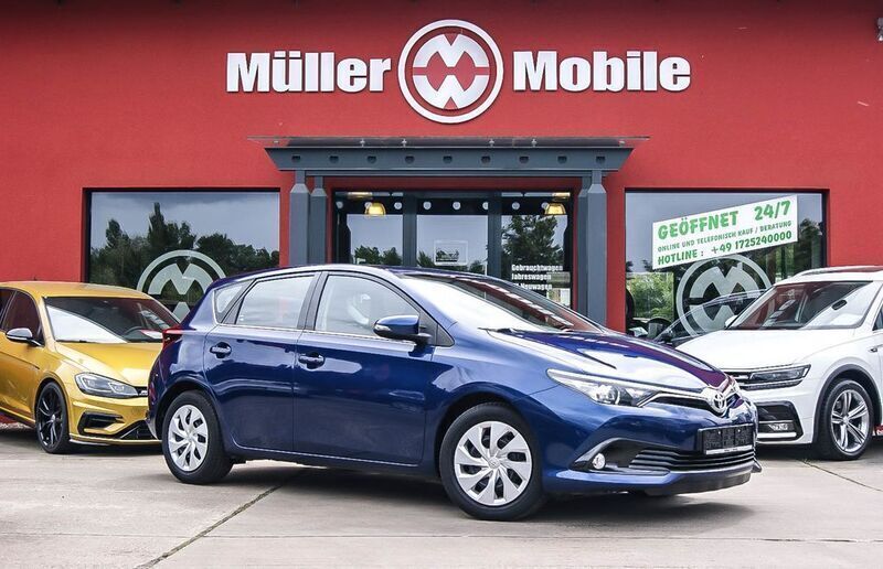 Dark blue metallic (metallic) Gebraucht 2016 Toyota Auris Limousine | 14.900 € (Fairer Preis) - Bild 1/4