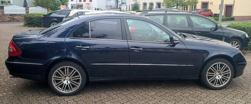 Gebraucht Mercedes E320 224 PS (164 kW) 2008 Blau Limousine