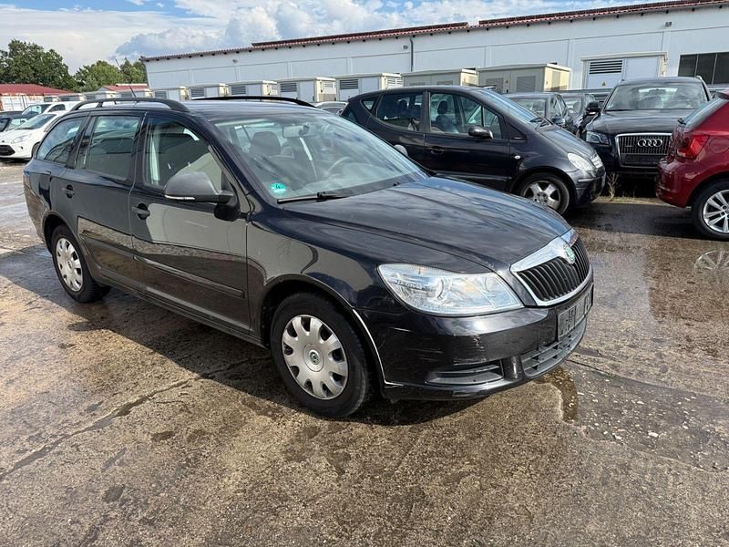 Gebraucht Skoda Octavia 105 PS (77 kW) 2010 Schwarz Kombi