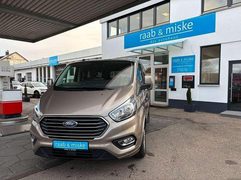 Beige Gebraucht 2020 Ford Tourneo Titanium Van / Kleinbus | 30.990 € (Guter Preis) - Bild 1/4