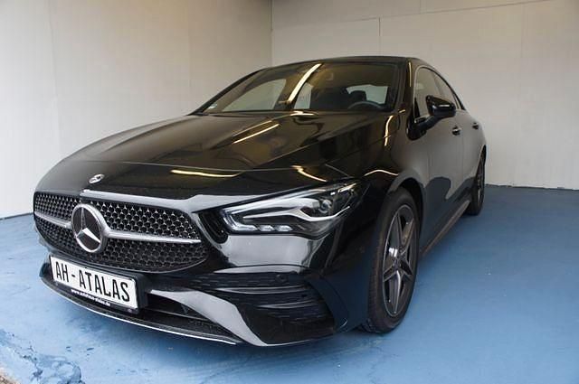 Schwarz Gebraucht 2024 Mercedes CLA200 AMG line Limousine | 40.900 € (Teuer) - Bild 1/4