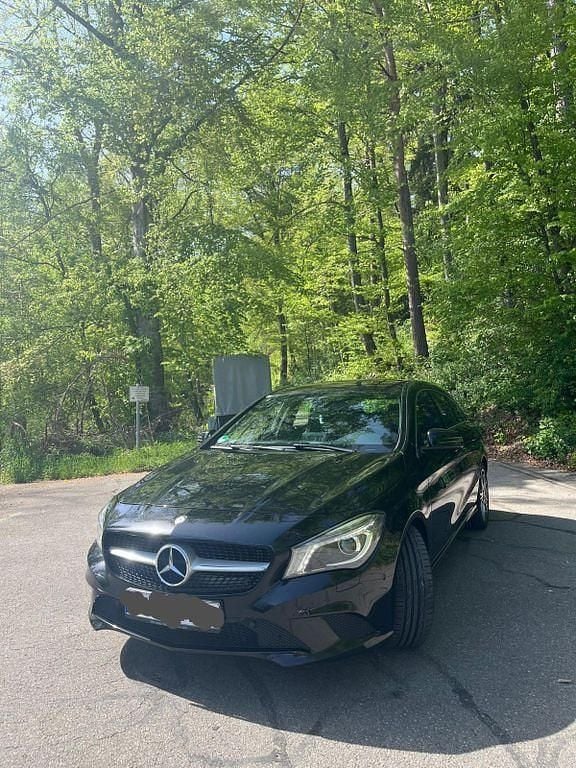 Schwarz Gebraucht 2015 Mercedes CLA180 Shooting Brake Urban Kombi | 15.000 € (Fairer Preis) - Bild 1/4