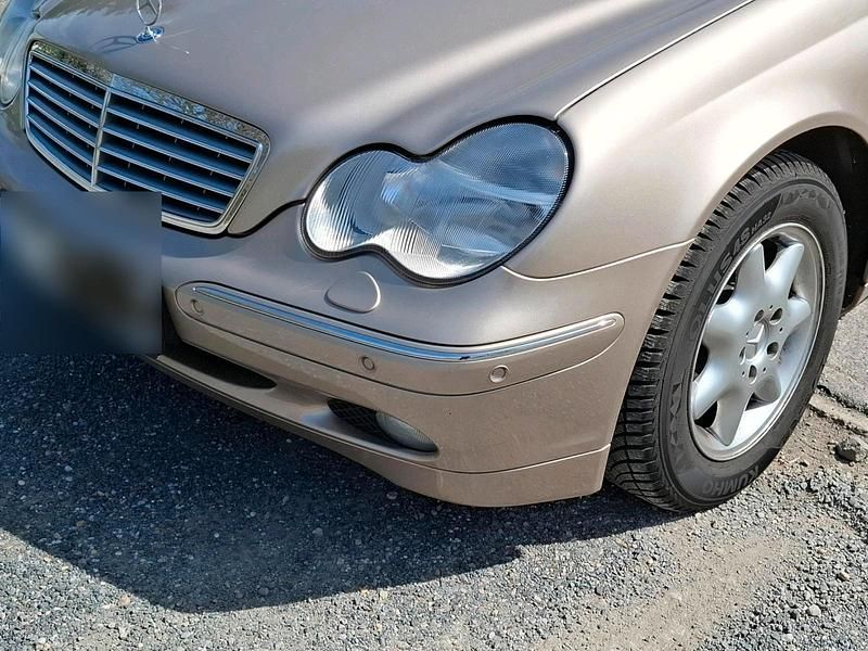 Gebraucht Mercedes C200 163 PS (119 kW) 2001 Gold Limousine