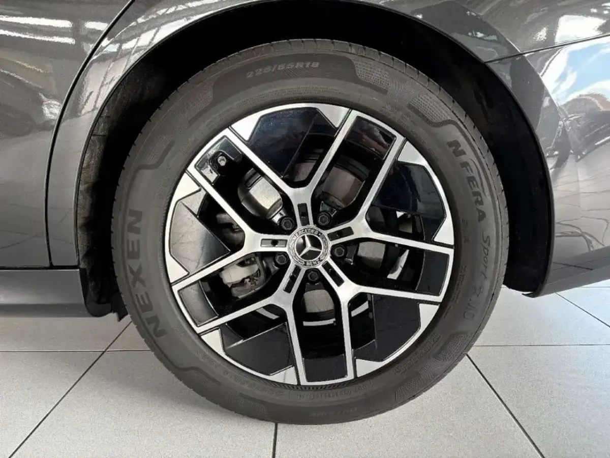 Gebraucht Mercedes E220 Avantgarde 197 PS (144 kW) 2025 Grau Limousine