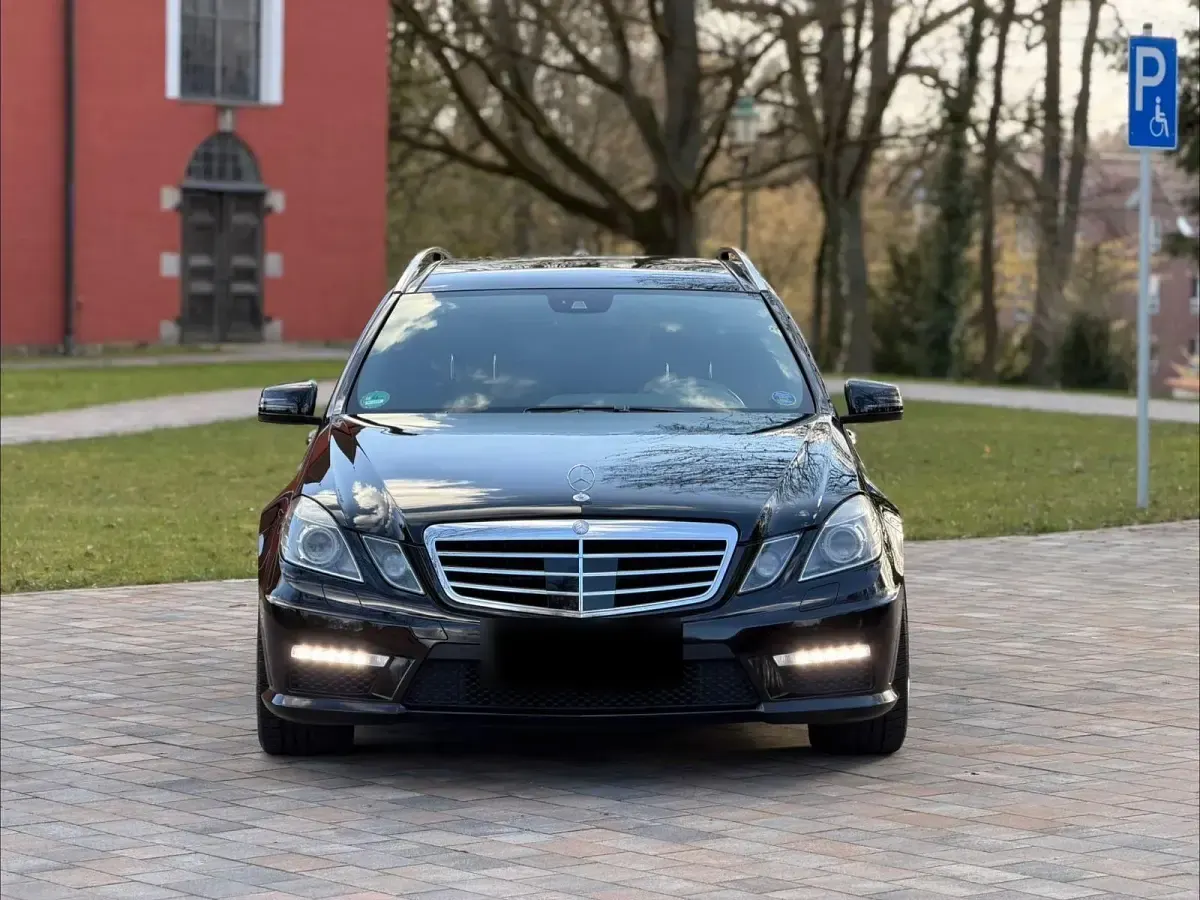 Używany Mercedes E63 AMG AMG 525 KM (386 kW) 2011 Czarny Kombi