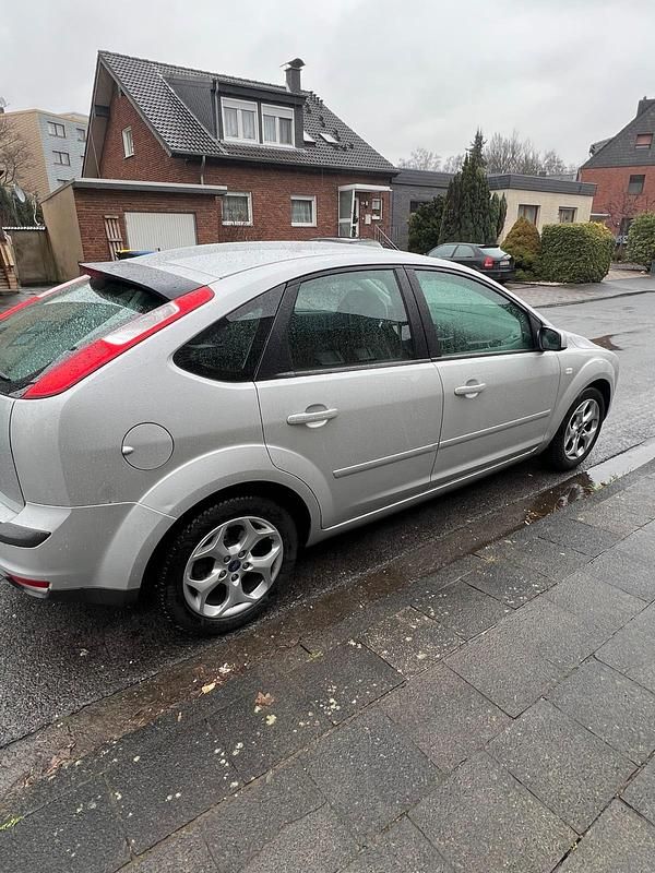 Gebraucht Ford Focus 2007 Silber Limousine