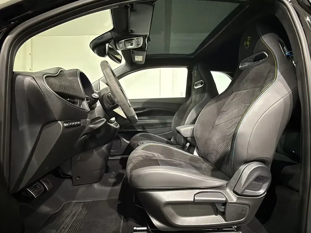 Gebraucht Abarth 500e 114 kW (155 PS) 2023 Schwarz Kleinwagen