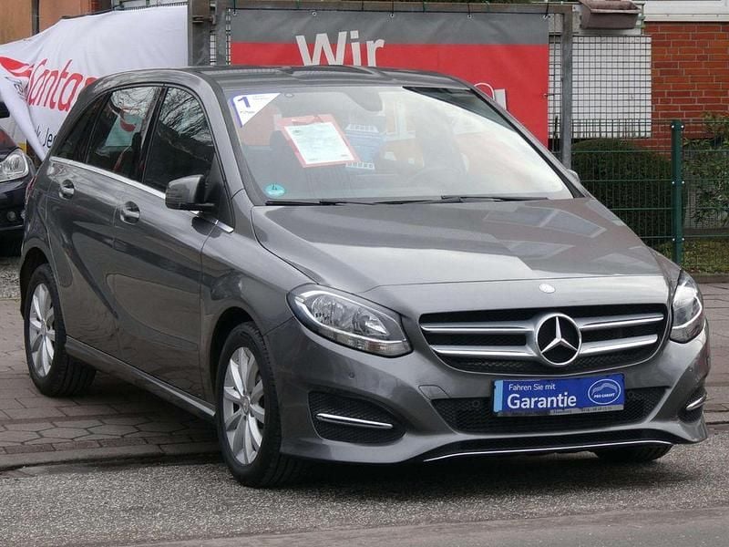 Mountaingrau Gebraucht 2016 Mercedes B180 Sport Van / Kleinbus | 11.470 € (Superpreis) - Bild 1/4