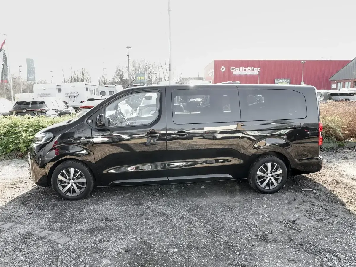 Gebraucht Toyota Proace Verso Team 177 PS (130 kW) 2024 Graphit schwarz Kombi