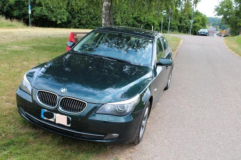 Grün Gebraucht 2008 BMW 530 Limousine | 15.500 € - Bild 1/4