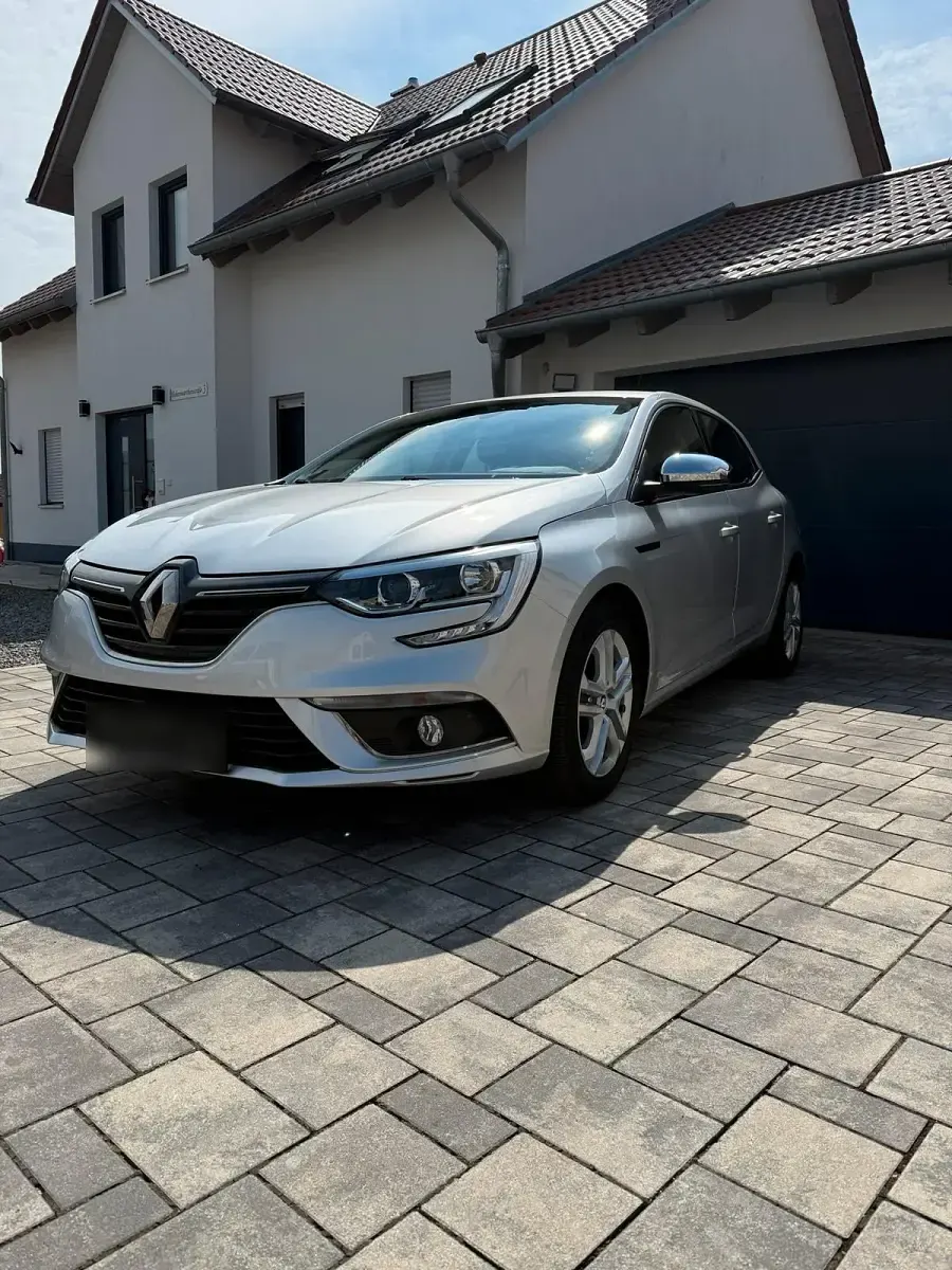Gebraucht Renault Mégane 100 PS (73 kW) 2016 Silber Limousine
