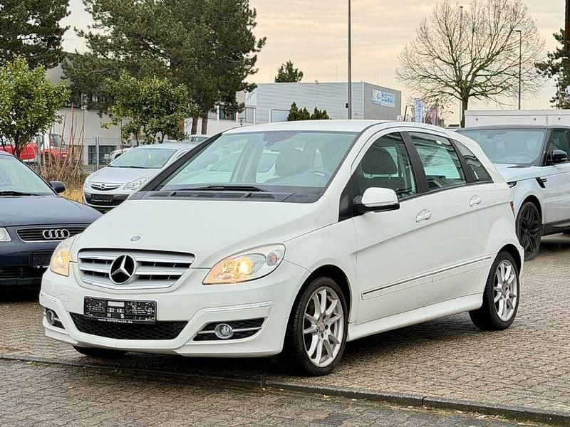 Gebraucht Mercedes B200 136 PS (100 kW) 2009 Weiß Van / Kleinbus