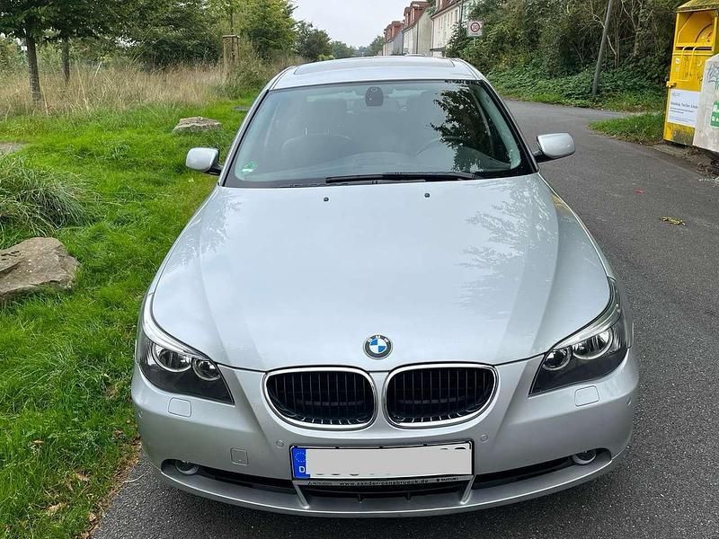 Grau Gebraucht 2003 BMW 530 Limousine | 11.500 € - Bild 1/4
