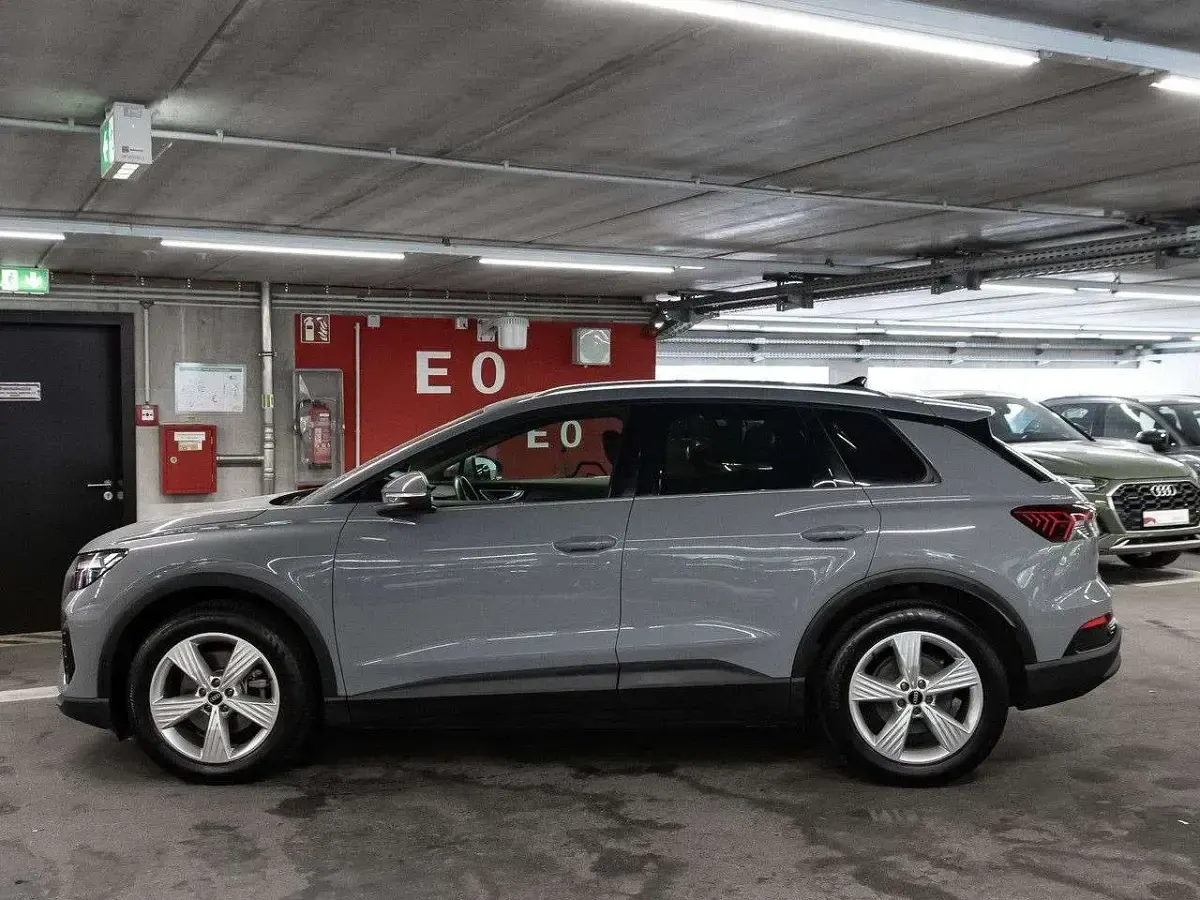 Gebraucht Audi Q4 e-tron 125 kW (170 PS) 2023 Kieselgrau SUV