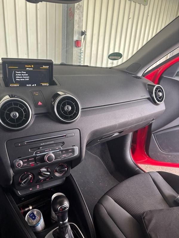 Gebraucht Audi A1 Sportback Design 125 PS (91 kW) 2017 Rot Kleinwagen