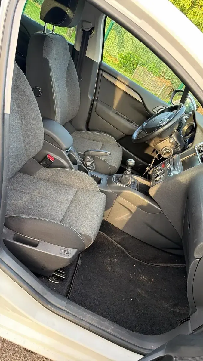 Gebraucht Citroën C4 120 PS (88 kW) 2016 Weiß Limousine