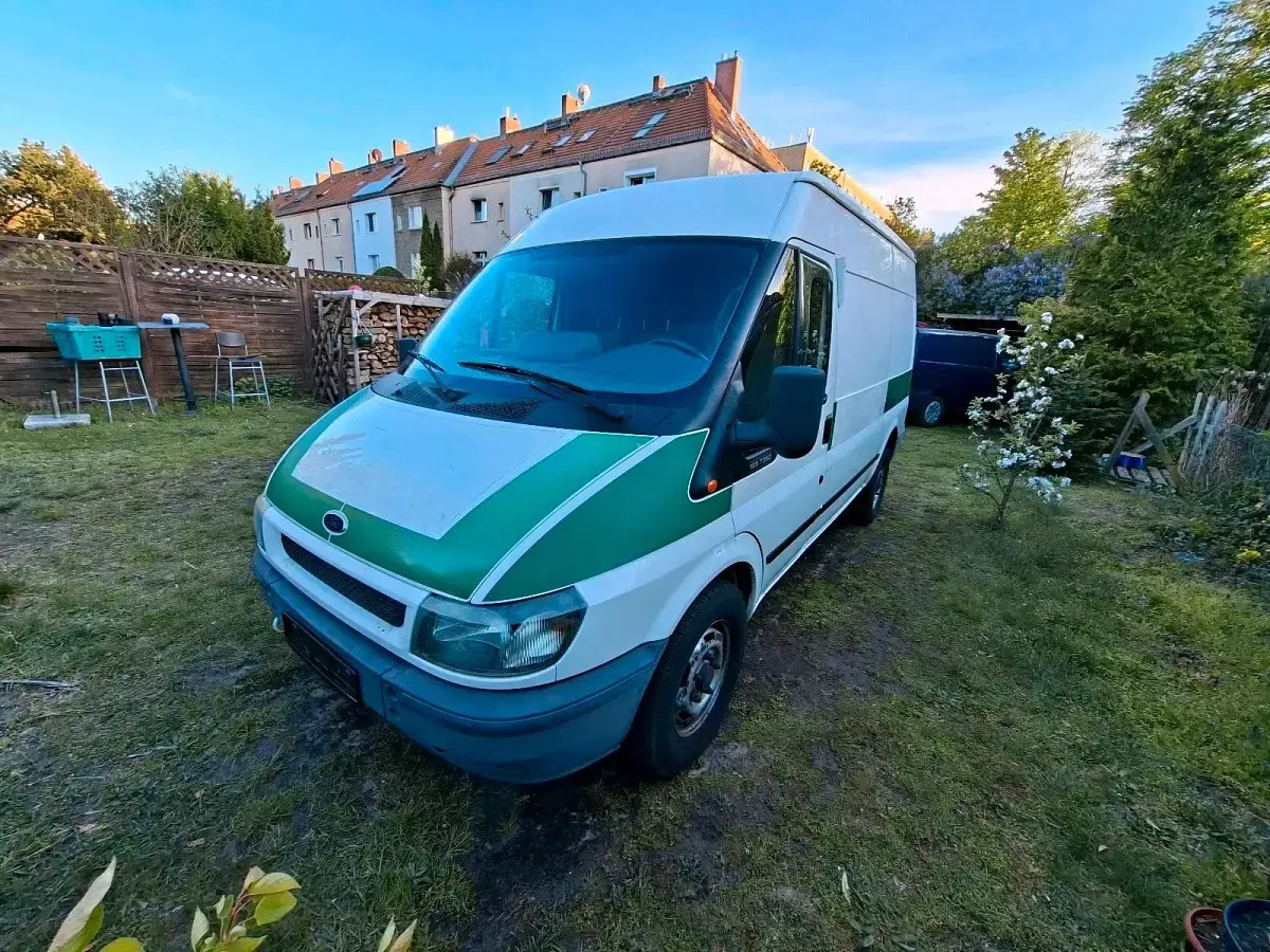 Usado Ford Transit 125 HP (91 kW) 2003 Branco Sedan