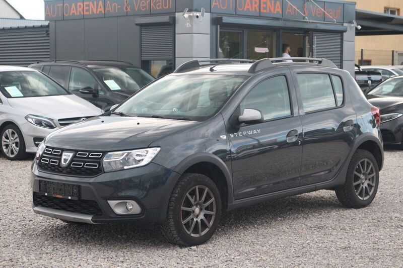 Grau Gebraucht 2017 Dacia Sandero Prestige Kleinwagen | 7.990 € (Guter Preis) - Bild 1/4