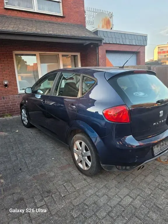 Gebraucht Seat Altea Style 140 PS (102 kW) 2012 Blau Limousine