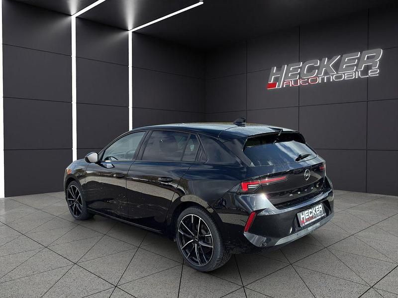 Gebraucht Opel Astra Business Edition 131 PS (96 kW) 2023 Lackierung schwarz perla nera/ty Limousine