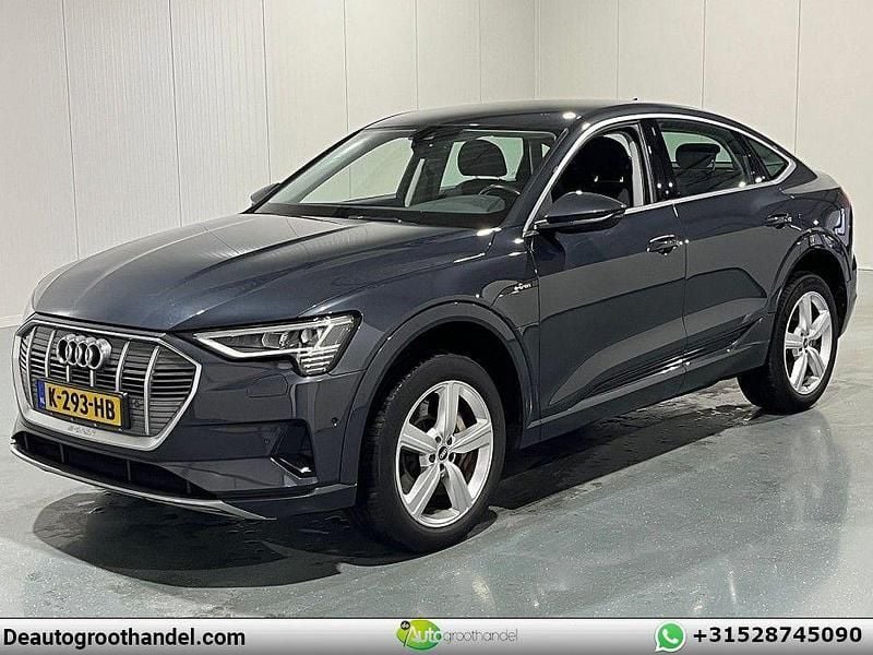 Grau Gebraucht 2020 Audi e-tron Sportback Business SUV | 19.239 € (Guter Preis) - Bild 1/4