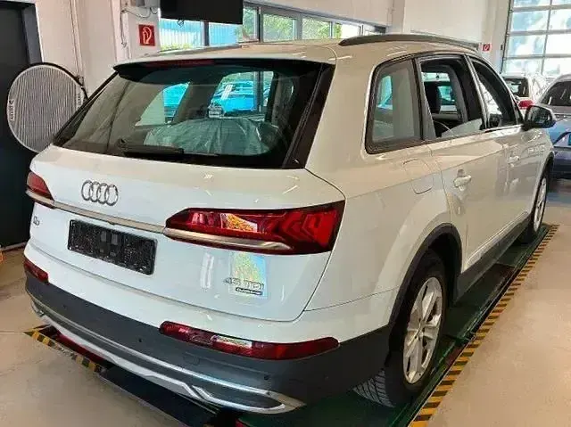 Gebraucht Audi Q7 Ambiente 231 PS (169 kW) 2023 Carraraweiss/pure white SUV
