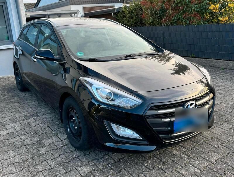 Schwarz Gebraucht 2016 Hyundai i30 Kombi | 8.999 € (Fairer Preis) - Bild 1/4