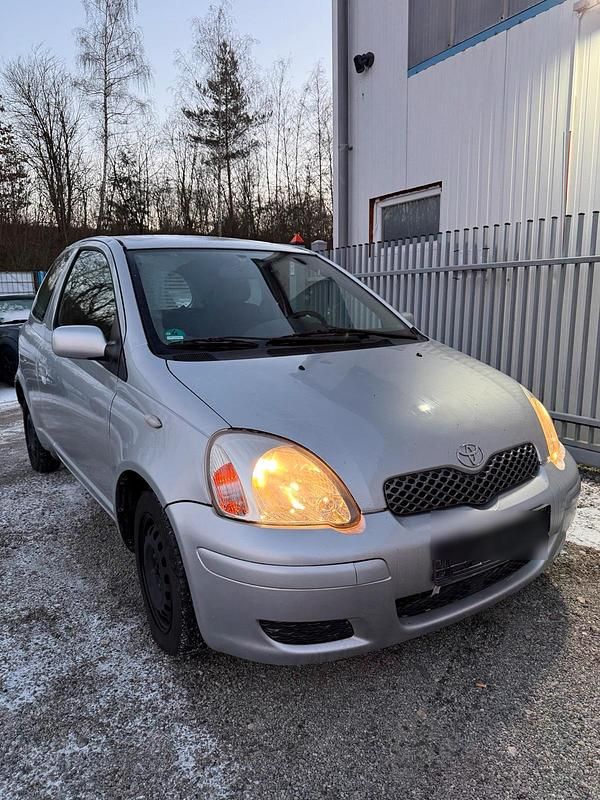 Silber Gebraucht 2003 Toyota Yaris Coupé | 1.200 € (Guter Preis) - Bild 1/4