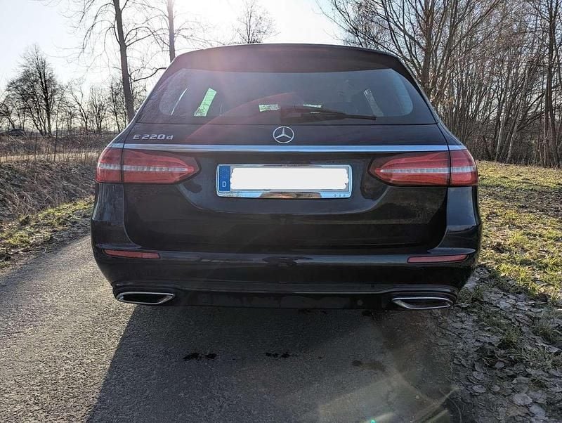 Second-hand Mercedes E220 194 CP (142 kW) 2019 Albastru Break