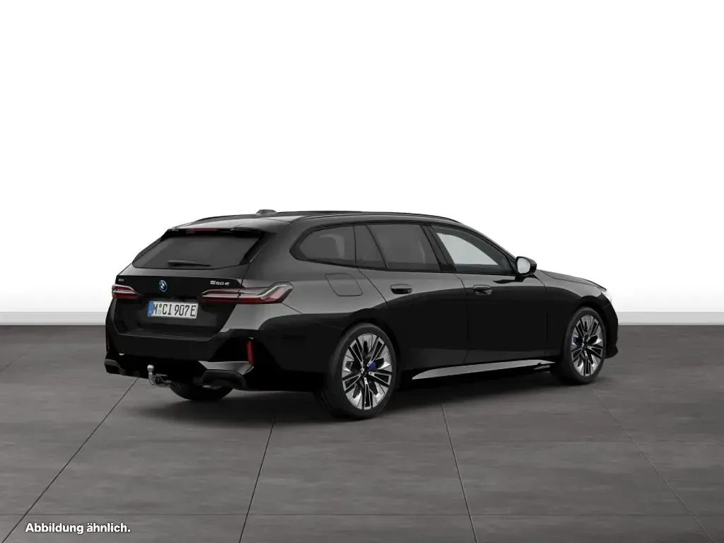 Gebraucht BMW 550e M Sport 489 PS (359 kW) 2025 Schwarz Kombi