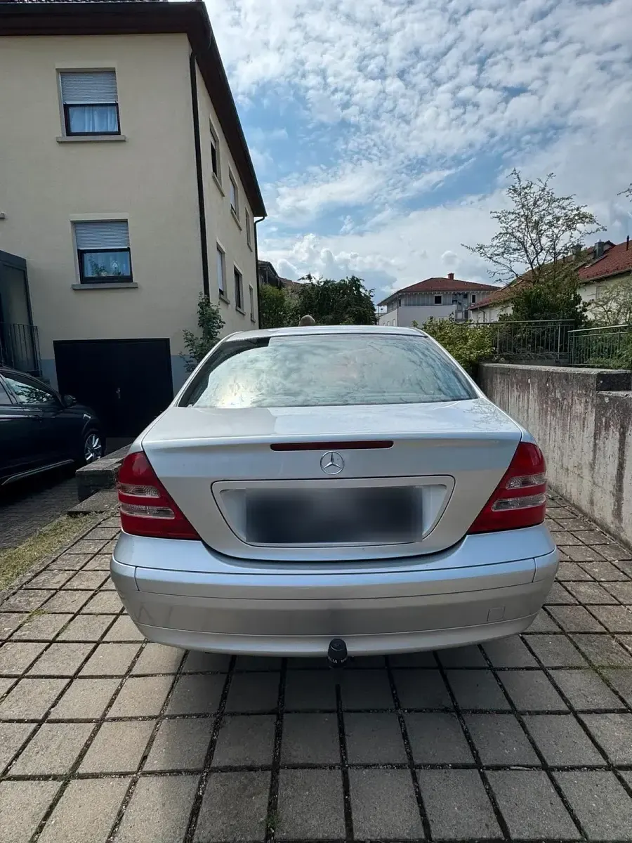 Gebraucht Mercedes C180 129 PS (94 kW) 2001 Silber Limousine